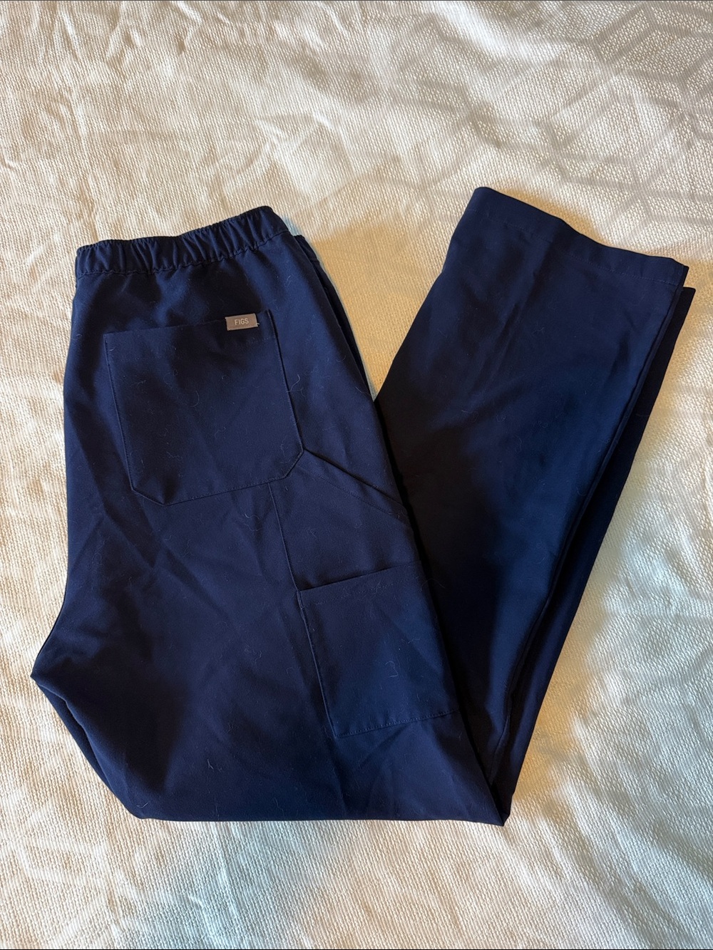 Figs Men's Cargo Pants in Navy